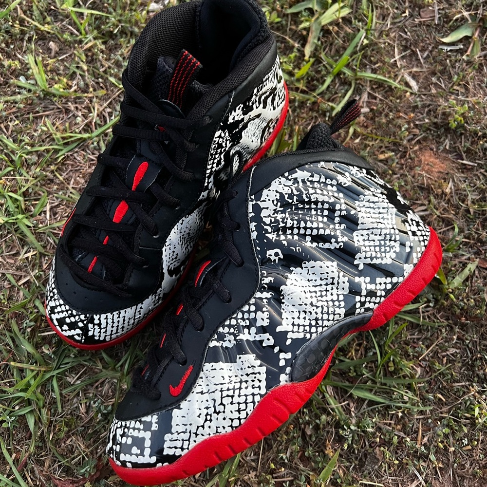 CLEAN Nike size 1 Kids Foamposite Albino Snakeskin Red shoes